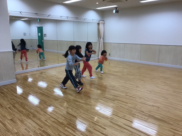 しっかり覚えて楽しくダンス♪