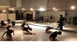 名古屋市東区のダンススタジオ。バレエクラスは、新しい作品に挑戦